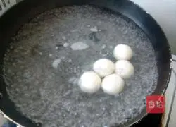 Illustration of how to make sesame and pine nut glutinous rice balls 13