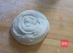 Illustration of how to make scallion pancakes 12