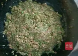 Illustration of how to make dumplings stuffed with pork and beans 12