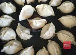 Fancy way to eat dumplings----fried dumplings.Illustration of how to do it 1
