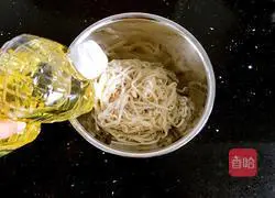 Chicken Sauce Cold Noodles Recipe Illustration 4