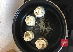 Illustration of how to make dumpling wrapper flower rolls 7