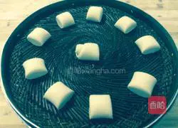 Illustration of how to make white steamed buns 12