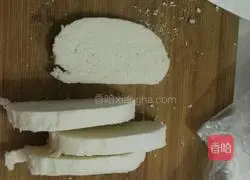 Illustration of how to make golden steamed bun slices 1