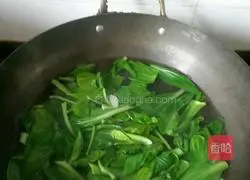 Illustration of making mushroom wontons 2