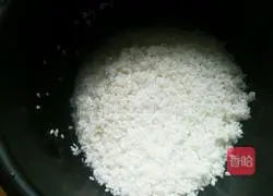 Illustration of how to make braised rice with bacon and potatoes 1