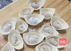 Illustration of how to make spicy and sour wontons 2