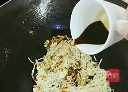Egg fried noodles Illustration of how to do it 12