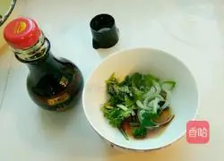 Illustration of how to make poached egg noodles 9