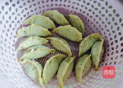 Celery and pork dumplings! Illustration of how to do it 10