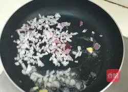 Onion and Egg Fried Rice Recipe Illustration 3