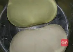 Illustration of making alfalfa and pork dumplings 1