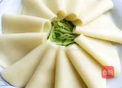 Cold salad Illustration of how to make dumpling wrappers 4