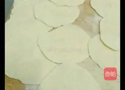 Illustration of how to make pork and green onion dumplings 2