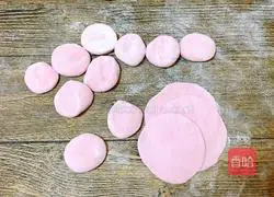 How to wrap half-moon dumplings Illustration 2