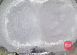 Illustration of how to make crystal steamed dumplings 1