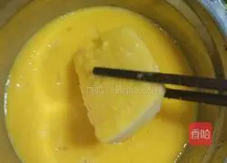 Illustration of how to make golden meat floss steamed buns 3