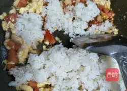 Illustration of how to make fried rice with mushrooms and eggs 8