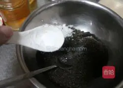 Illustration of making black sesame glutinous rice balls 4