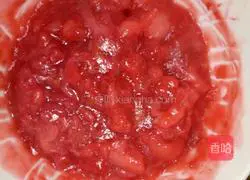 Illustration of making handmade strawberry glutinous rice balls 7