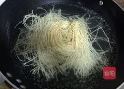 Illustration of making fried noodles with cabbage 4