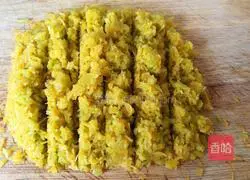 Illustration of how to make braised pork and pumpkin stuffed buns 4