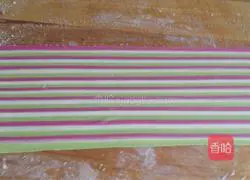 Illustration of how to make rainbow wontons 13