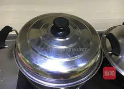 Illustration of how to make pork buns with pickled vegetables 18