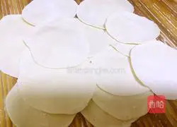 Illustration of how to make leek and meat dumplings 6