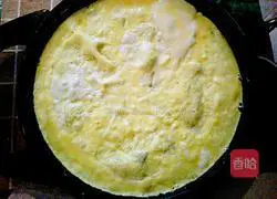 Illustration of how to make fried egg pancakes with garlic moss 4