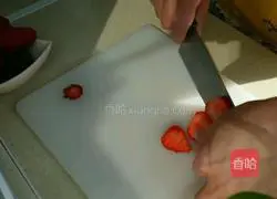 Illustration of how to make creamy strawberry crepe 7