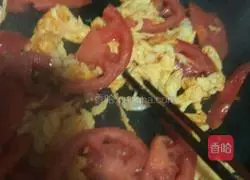 Illustration of how to make tomato and egg fried noodles 3