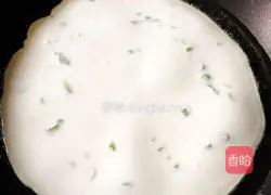 Illustration of how to make Chive Omelette (a nutritious breakfast made by mother for her baby) 10