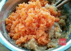 Illustration of how to make chicken and coriander dumplings 13