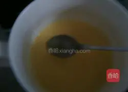 Illustration of how to make chili egg fried rice 2