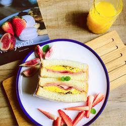 Five-minute breakfast, bacon and egg sandwich