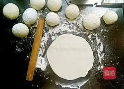 Illustration of how to make potato shredded cake 2