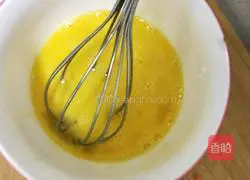 Illustration of how to make egg carrot cake 2