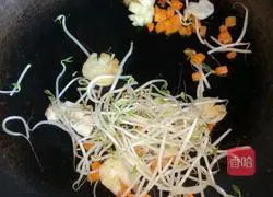 Illustration of how to mix noodles with soup 4