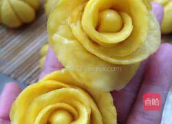 Illustration of how to make pumpkin steamed buns 10