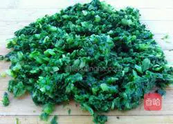 Illustration of how to make pork, mushroom, and cabbage pie 6