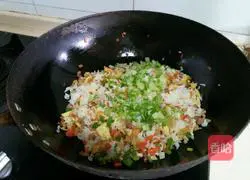 Illustration of how to make fried rice with dried radish and sausage 8