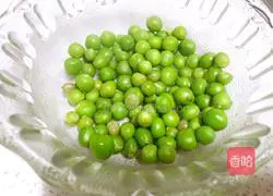 Illustration of how to make shrimp and pea fried rice 2