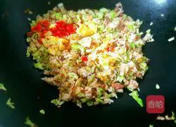 Illustration of how to make cabbage and bacon fried rice 11