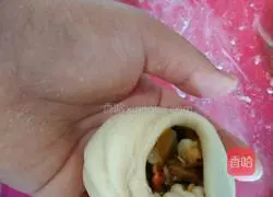 Illustration of how to make corn meat buns 11