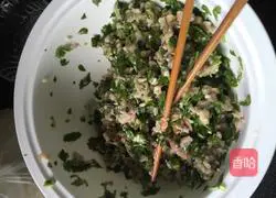 Illustration of how to make coriander and pork dumplings 3