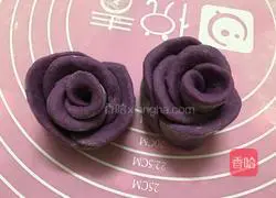 Illustration of how to make rose steamed buns 6