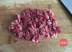 Illustration of how to make beef and egg pancakes 3