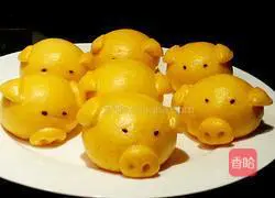 Illustration of how to make Lucky Golden Pig Steamed Buns 14