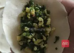Illustration of how to make lace dumplings (leek and egg filling) 10